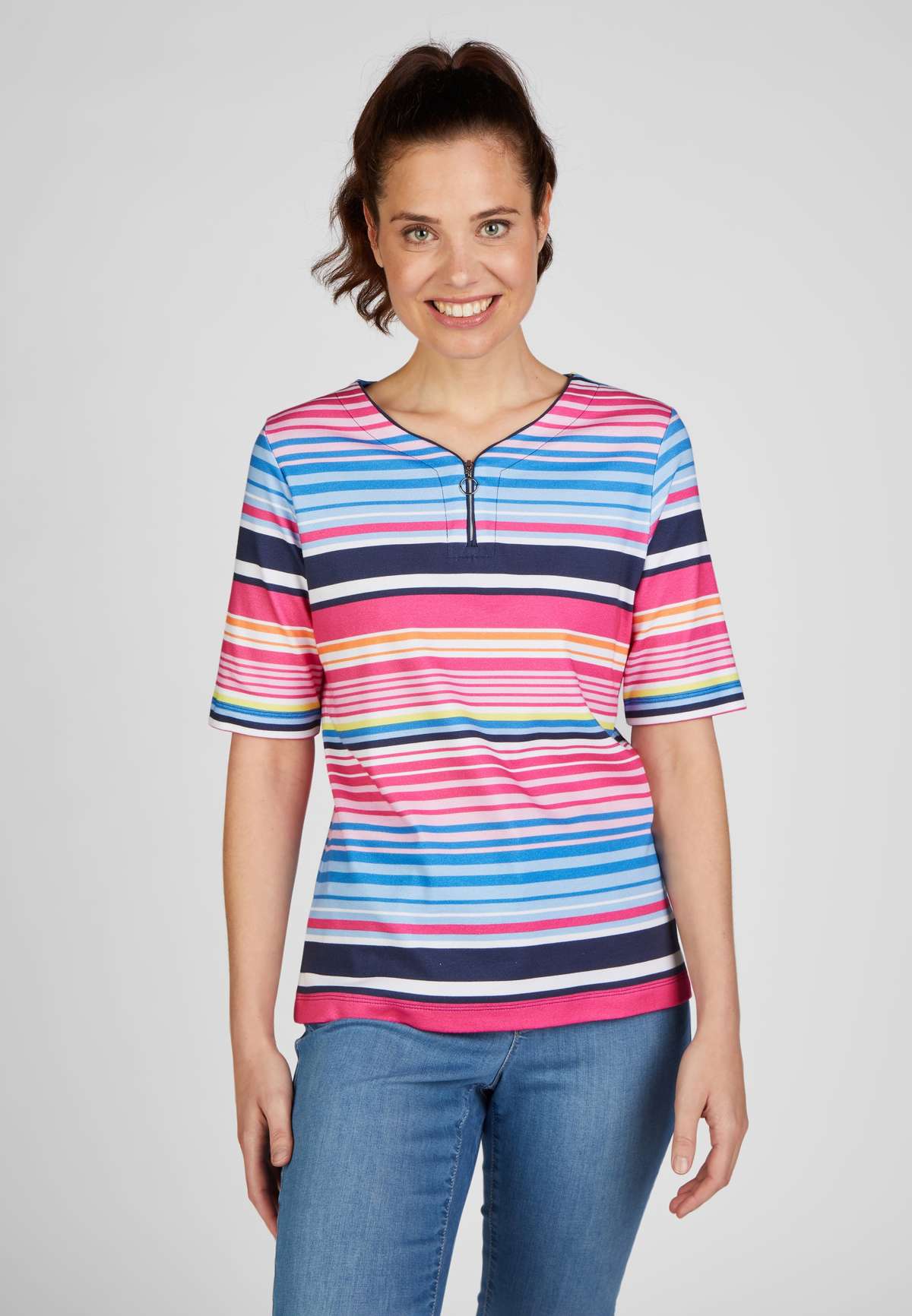 Рубашка с принтом T-Shirt mit Rei?verschluss