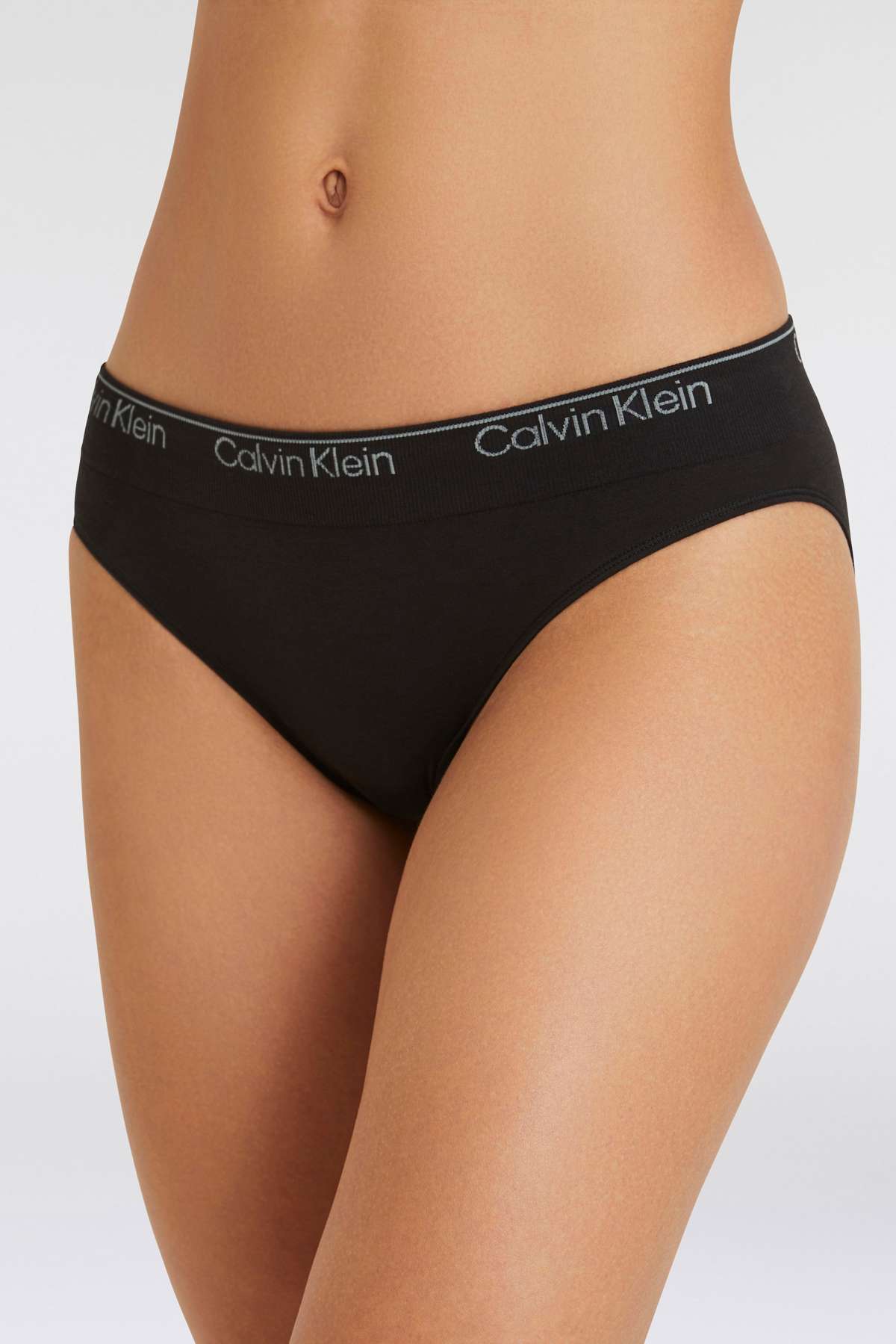 Трусики бикини с логотипом CK на поясе. BIKINI