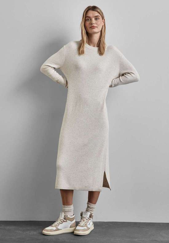 Трикотажное платье