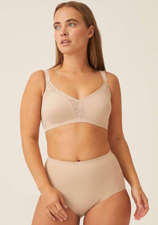 Бюстгальтер минимайзер с эффектом разглаживания боков.