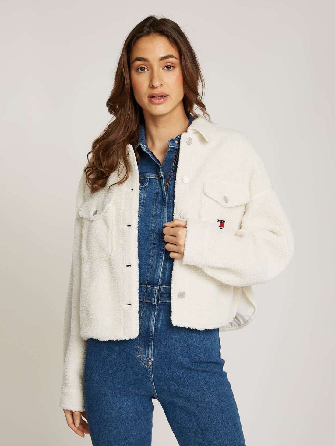 Уличная блузка с вышивкой логотипа TJW TEDDY BADGE OVERSHIRT EXT