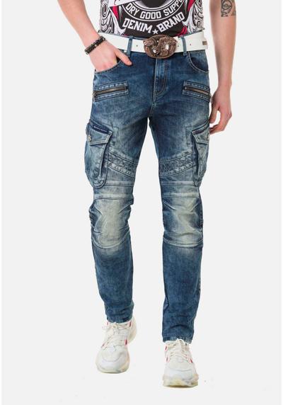 Прямые джинсы с модными карманами-карго.