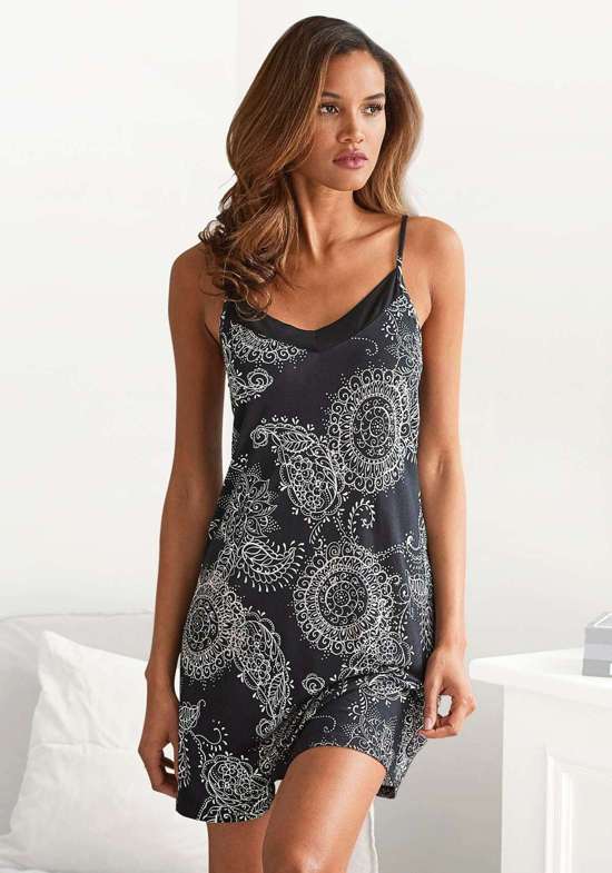 Пеньюар в черно-белом узоре пейсли