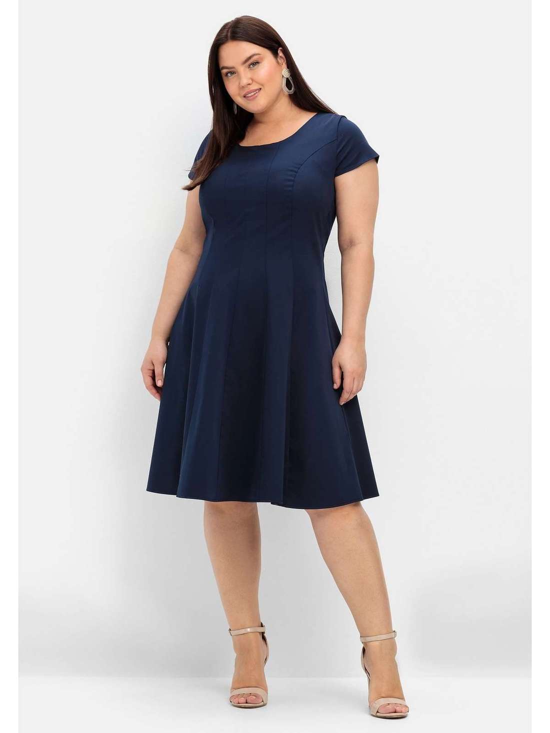 Коктейльное платье со вставками Große Größen