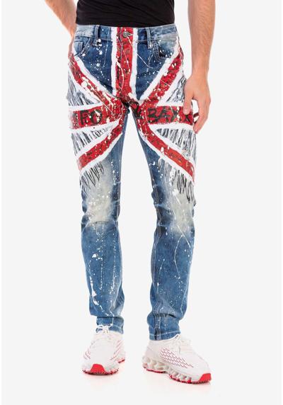 Прямые джинсы с модным флагом.