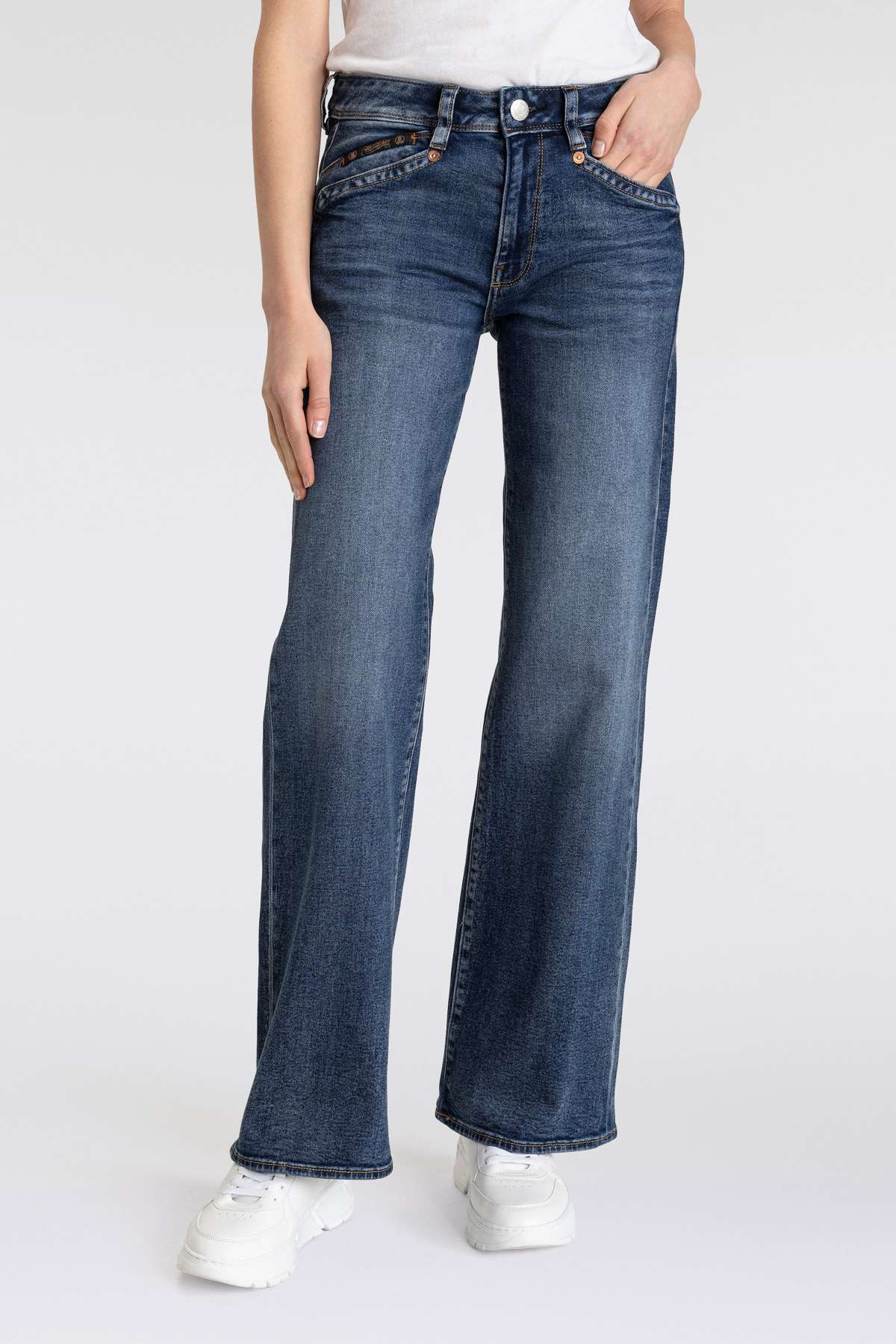 Джинсы с пятью карманами и заостренным поясом сзади. Prime New Denim Comfort