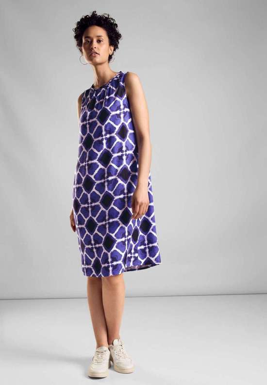 Летнее платье с принтом по всей поверхности