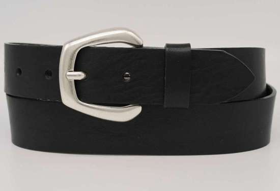 Кожаный ремень с серебряной застежкой