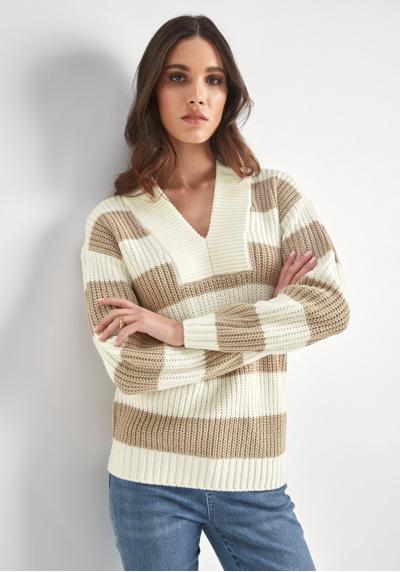 Вязаный свитер с V-образным вырезом