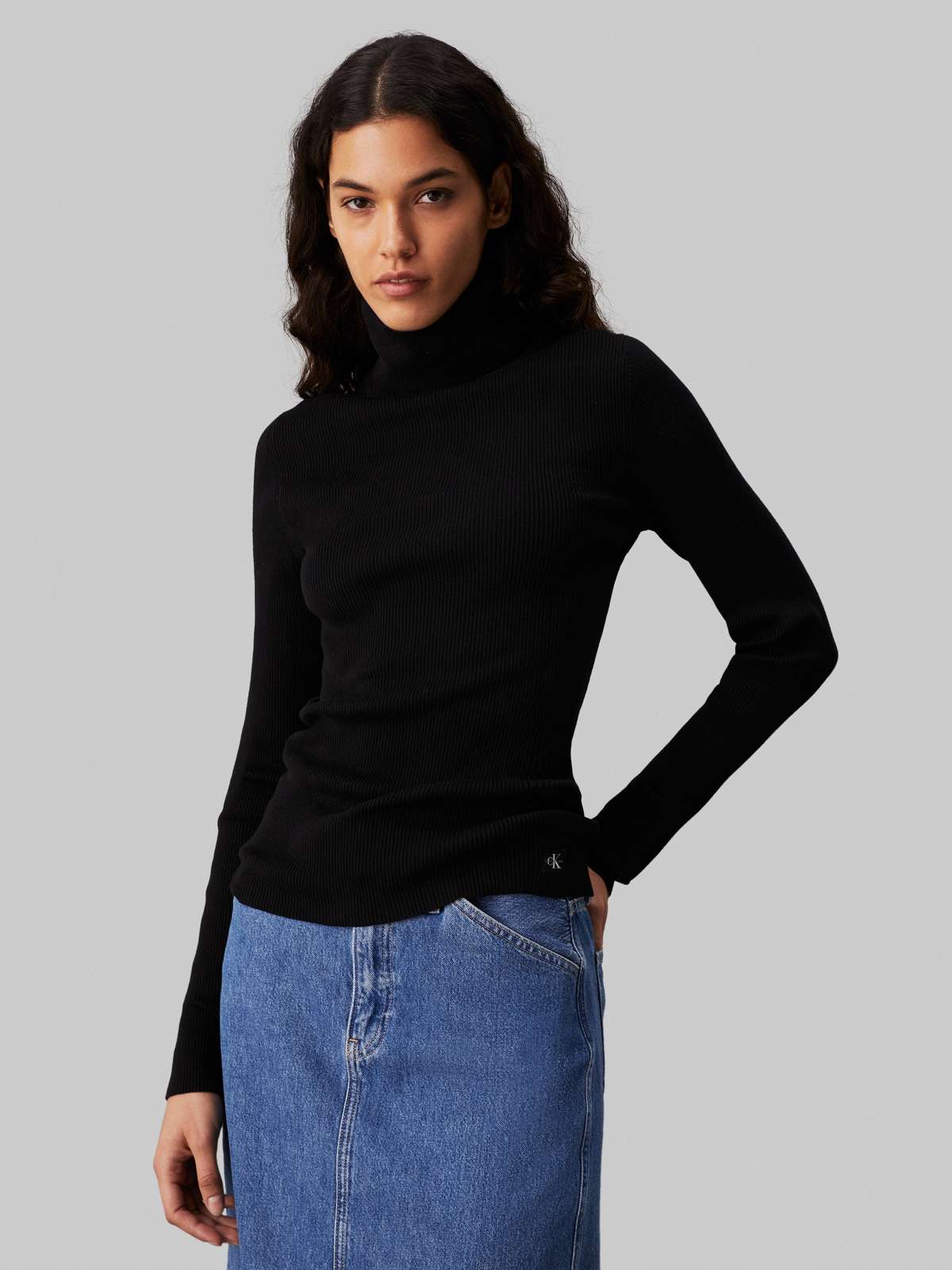 Свитер с высоким воротником и нашивкой-логотипом WOVEN LABEL ROLL NECK SWEATER