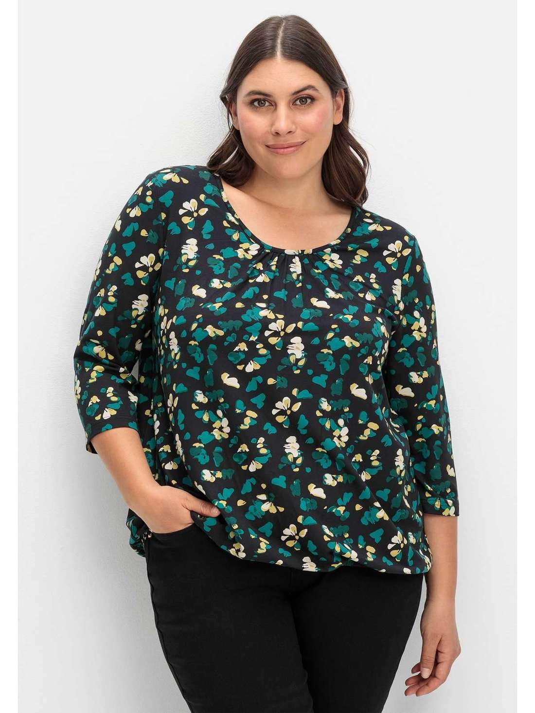 Рубашка с рукавом 3/4 и цветочным принтом по всей поверхности. Große Größen