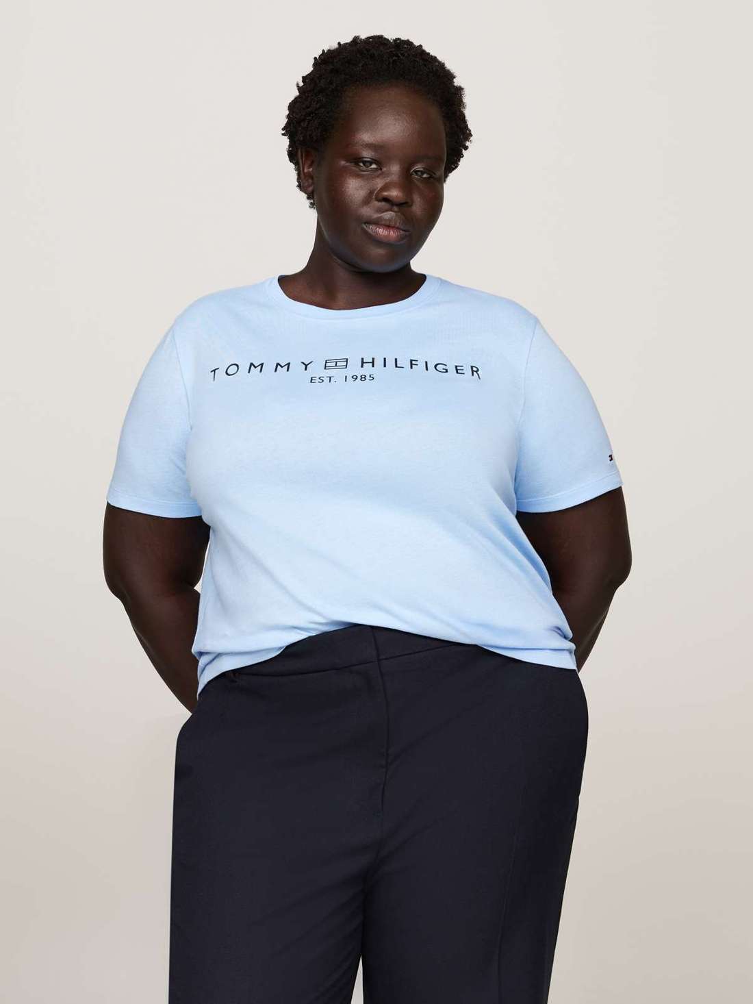 Рубашка с круглым вырезом доступна в больших размерах с... CRV REG CORP LOGO C-NK SS