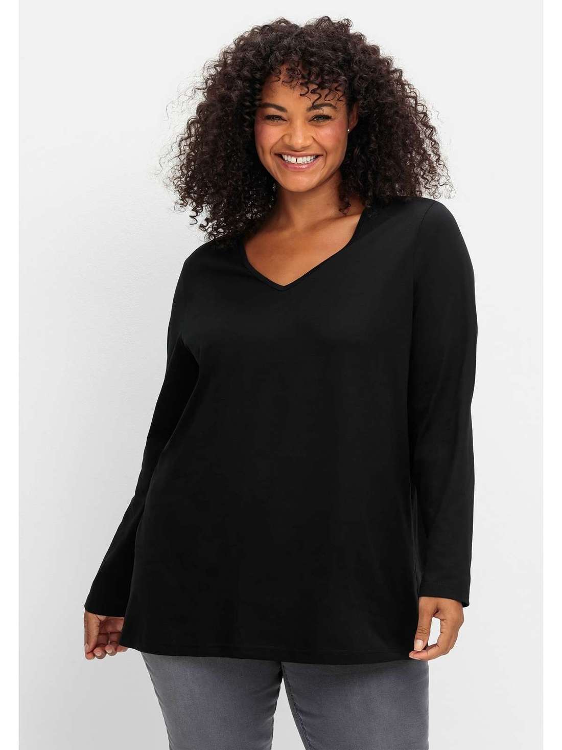 Рубашка с длинными рукавами, V-образным вырезом и легким А-силуэтом. Große Größen