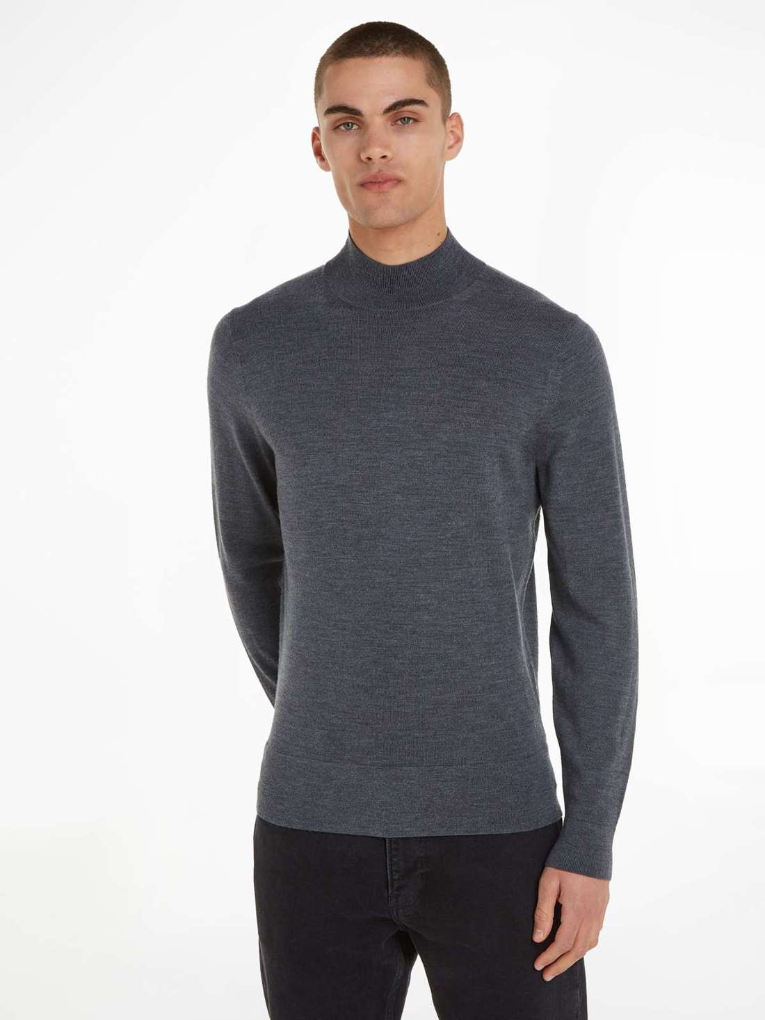 Свитер с высоким воротником и фирменной этикеткой MERINO MOCK NECK SWEATER