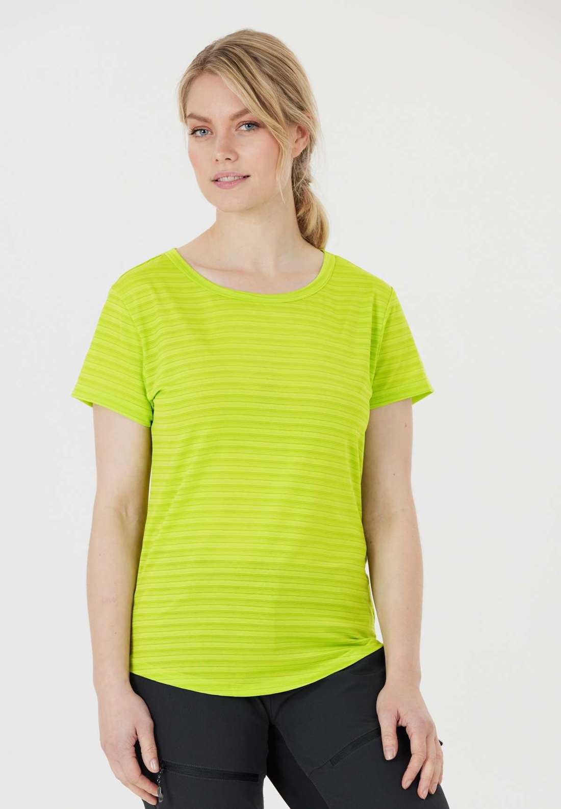 Функциональная рубашка универсального и удобного дизайна. Skylon