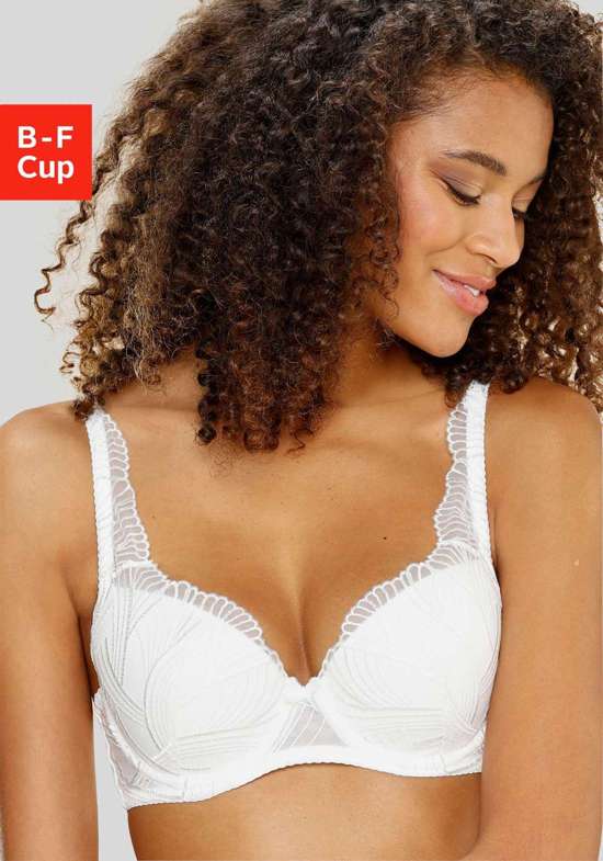 Бюстгальтер-чашка с кружевной вышивкой и кружевными бретелями.