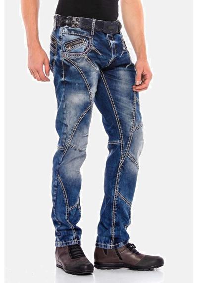 Прямые джинсы с модными декоративными швами. Jeans