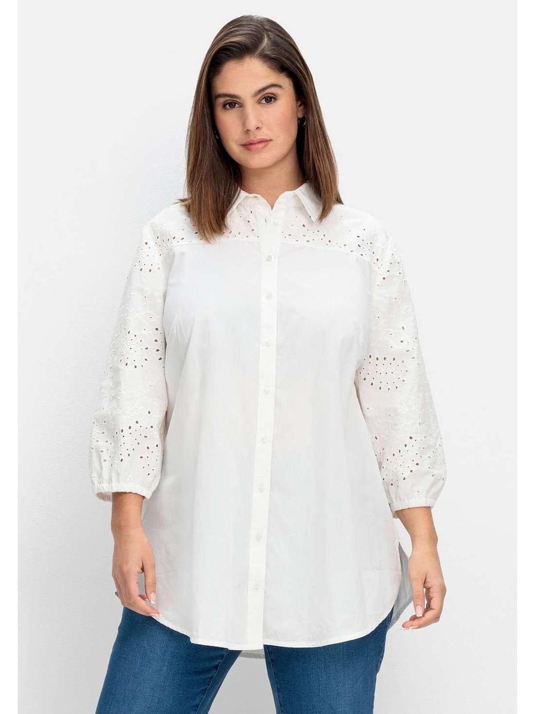 Длинная блузка с вышивкой люверсов Große Größen