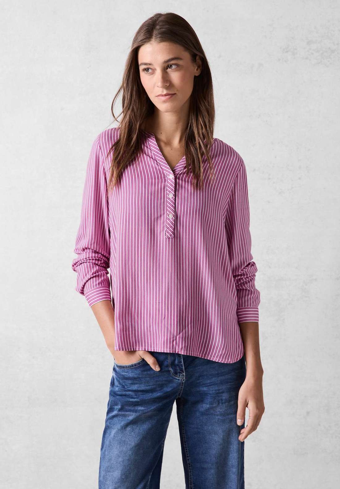 Блузка с длинными рукавами