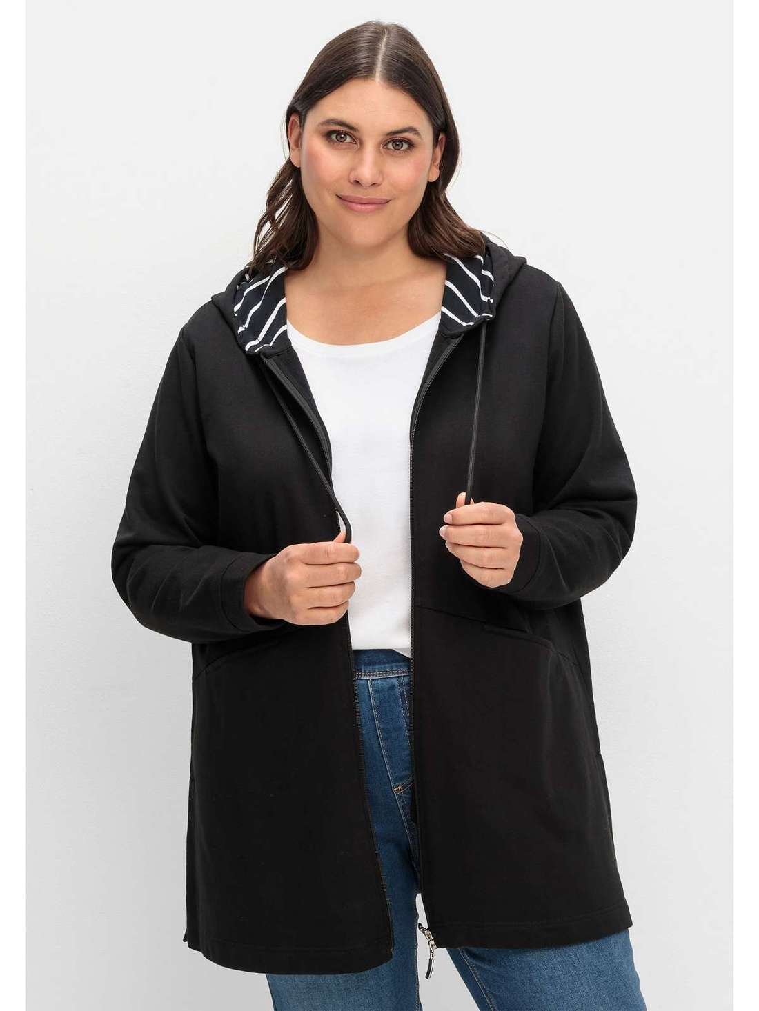 Толстовка с полосатой подкладкой с капюшоном Große Größen