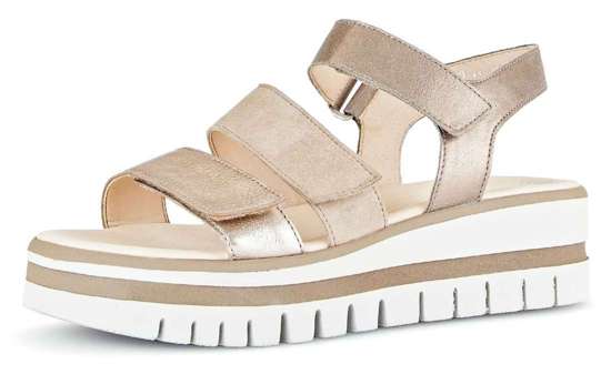 босоножки на танкетке