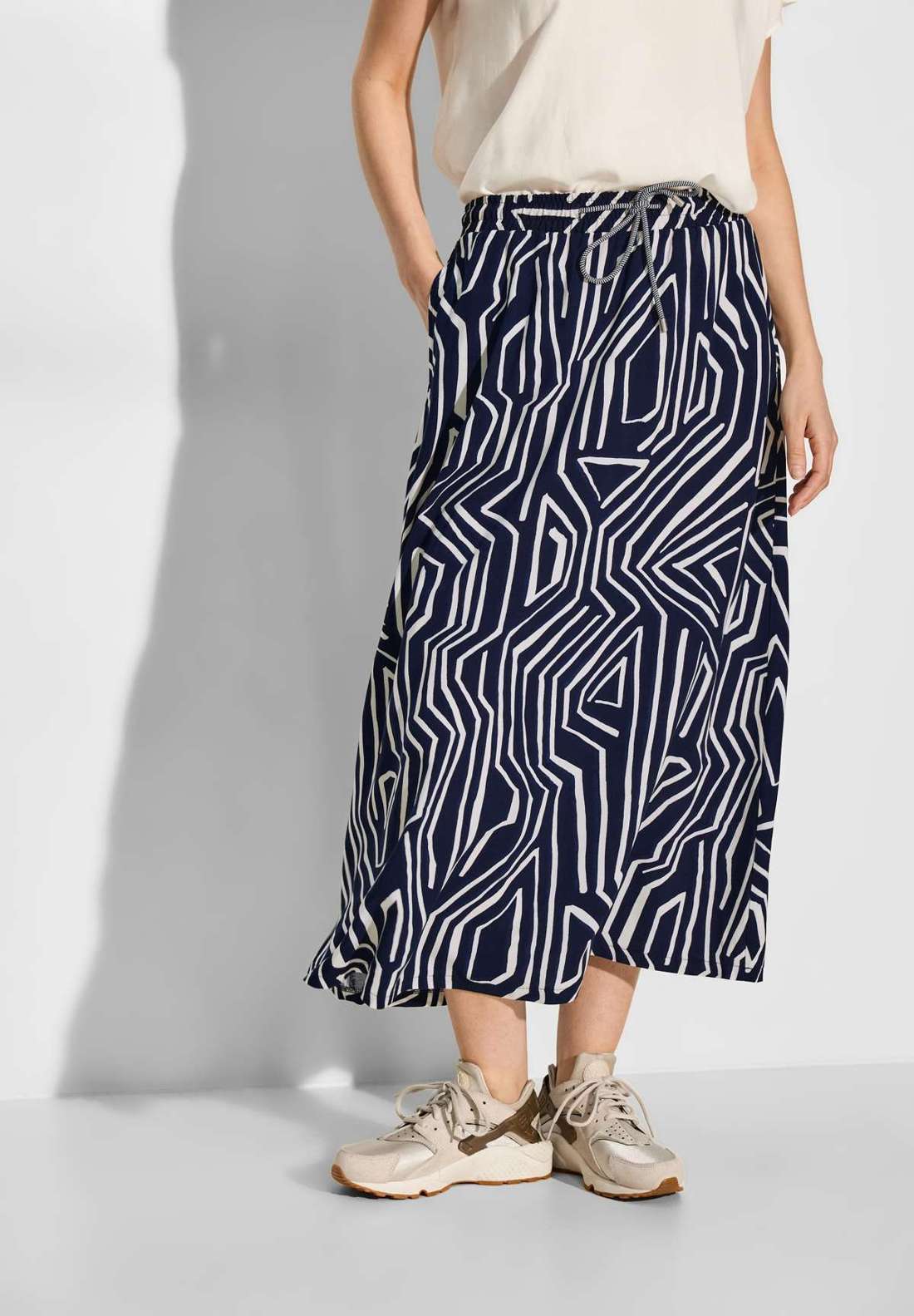 Юбка макси с графическим принтом по всей поверхности