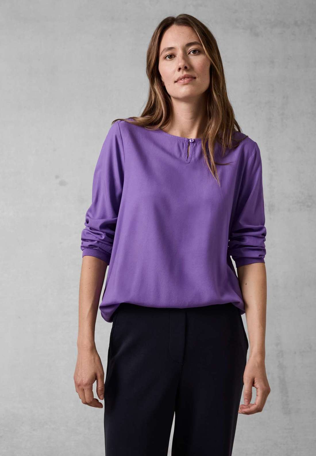 Блуза с длинными рукавами и эластичным поясом