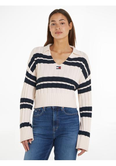 Вязаный свитер с тисненым логотипом спереди.