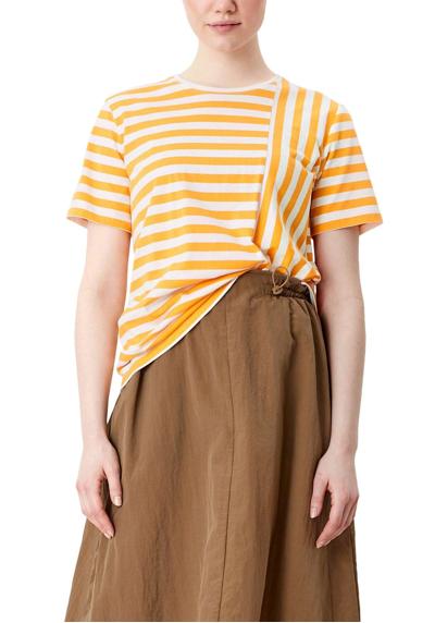 Футболка с вертикальными и горизонтальными полосками