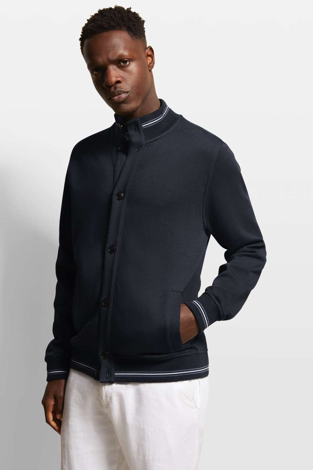 Толстовка с воротником колледжа