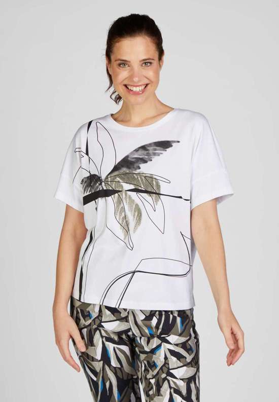 Рубашка с принтом T-Shirt mit überschnittener Schulter