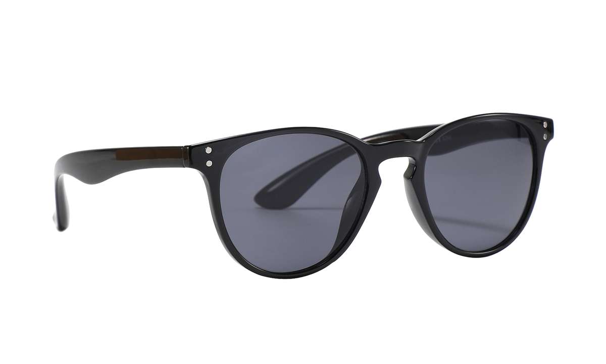Солнцезащитные очки с черными линзами