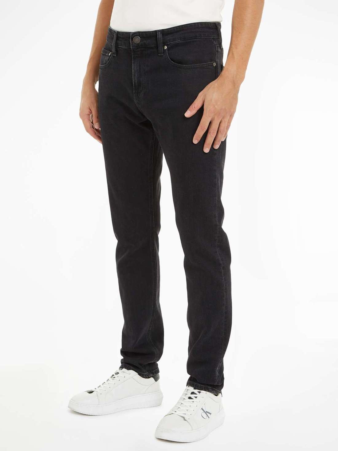 Джинсы узкого кроя с пятью карманами. SLIM FIT WASHED BLACK