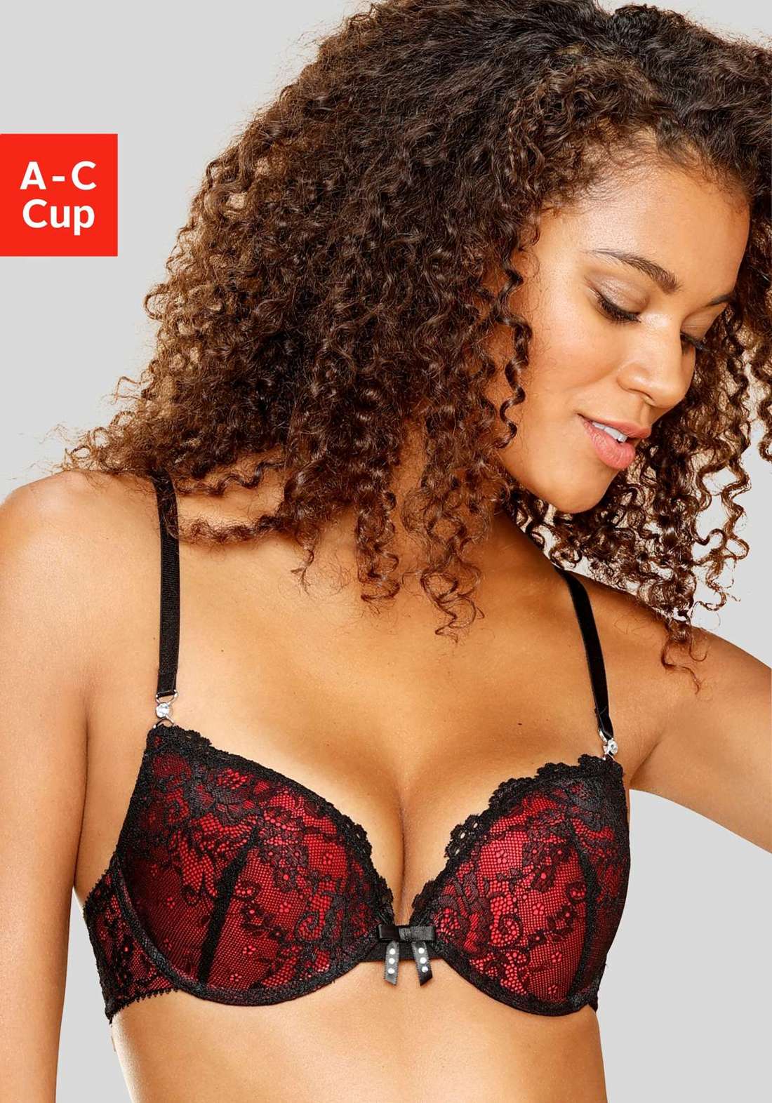 Бюстгальтер пуш-ап с очень толстыми подушечками для максимального объема.