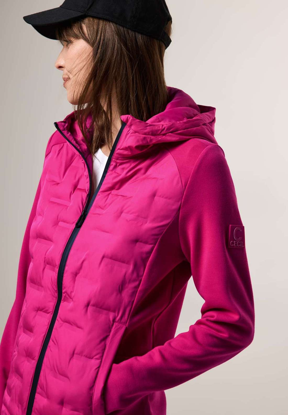 Короткая куртка с капюшоном с капюшоном