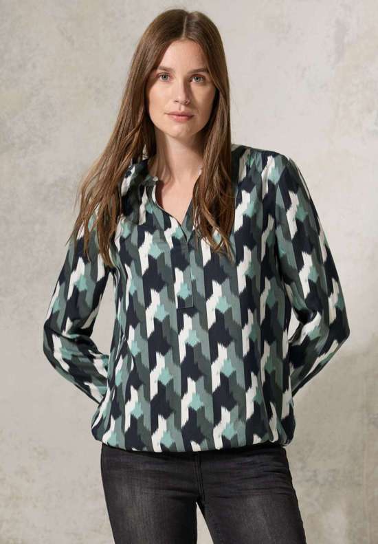 Блузка с длинными рукавами