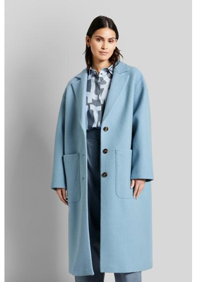 Короткое пальто из 100% шерсти.
