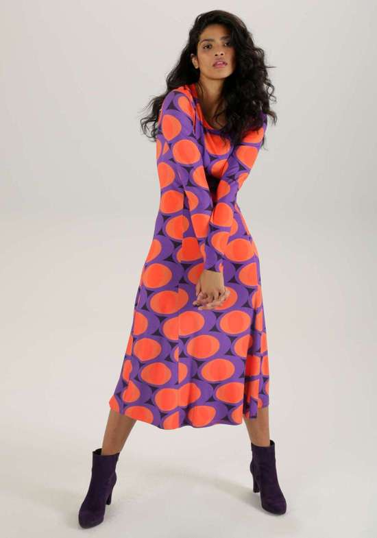Платье миди с ярким ретро-рисунком