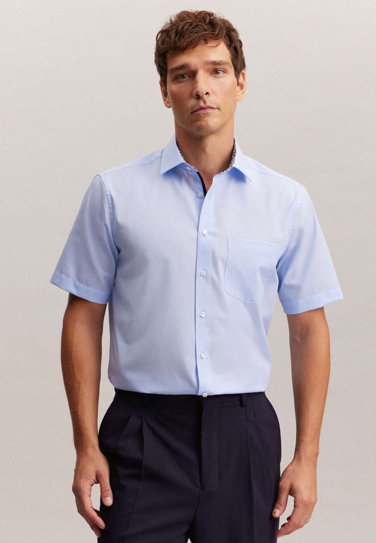 Рубашка деловая, стандартный короткий рукав, воротник Кент, однотонная