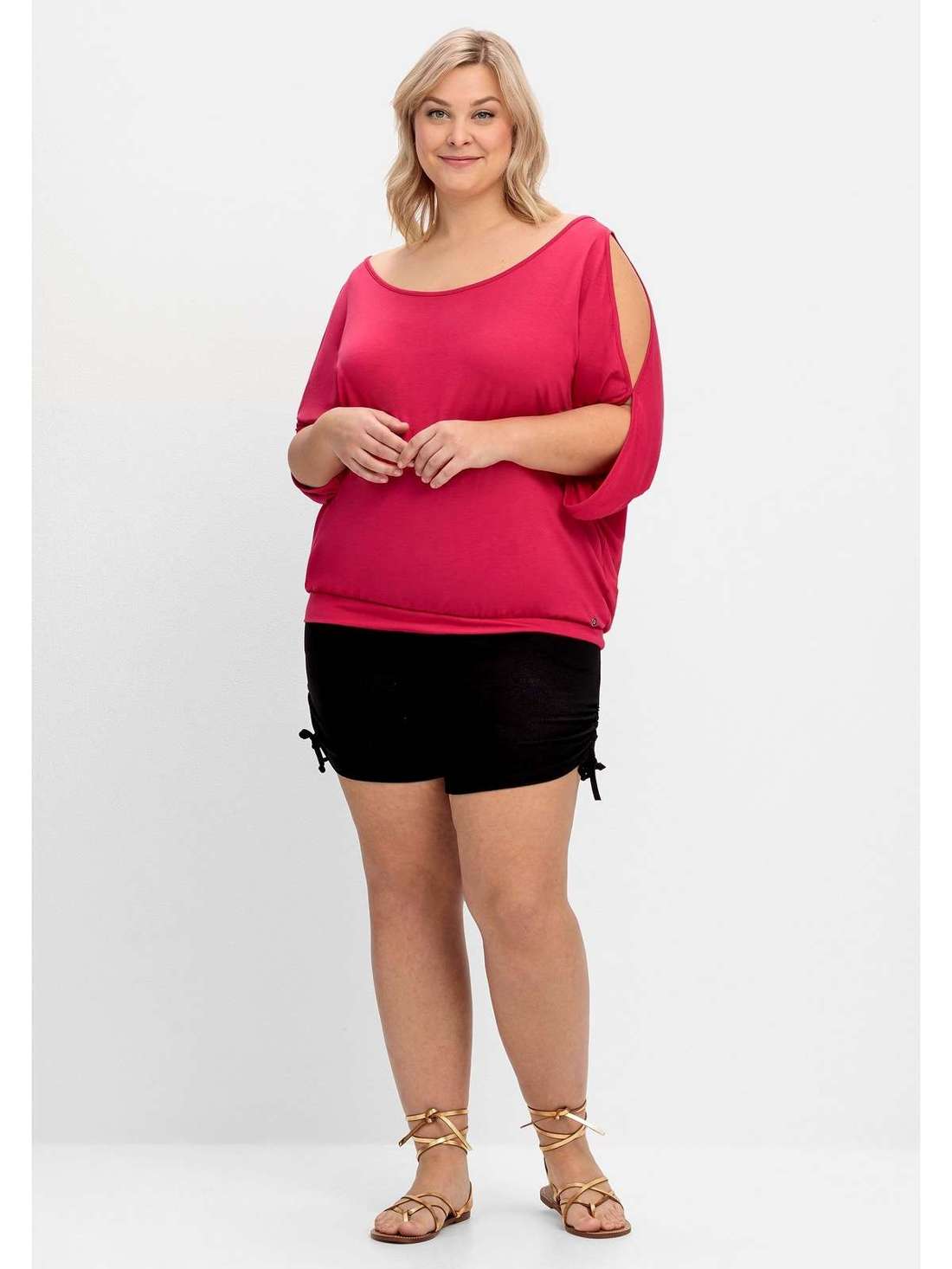 Шорты с присборенным поясом и рюшами по бокам. Große Größen