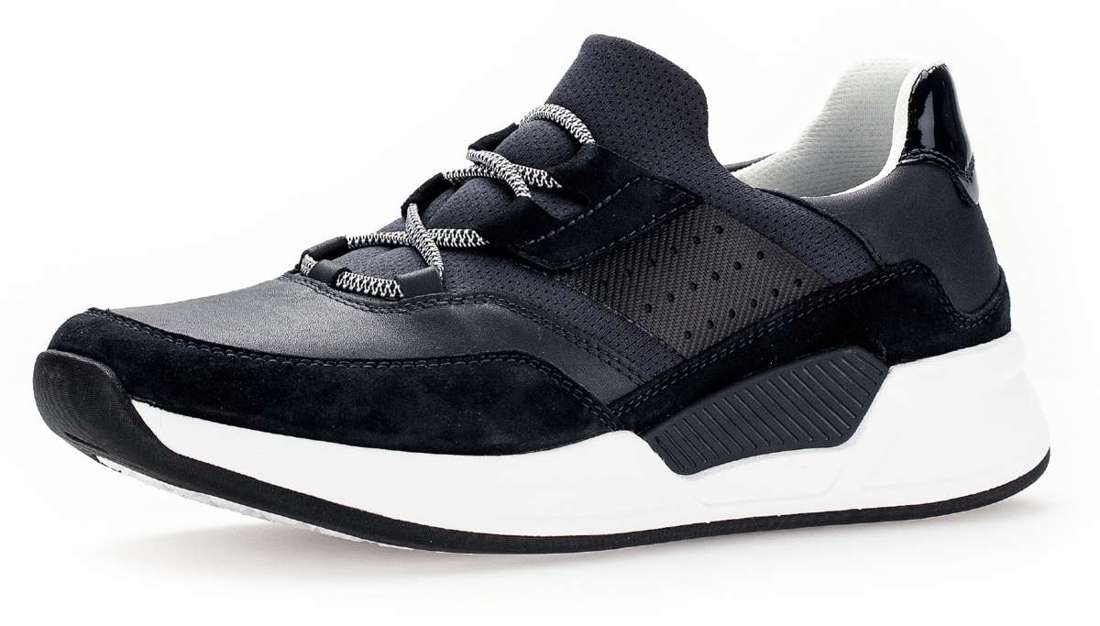 кроссовки на шнуровке