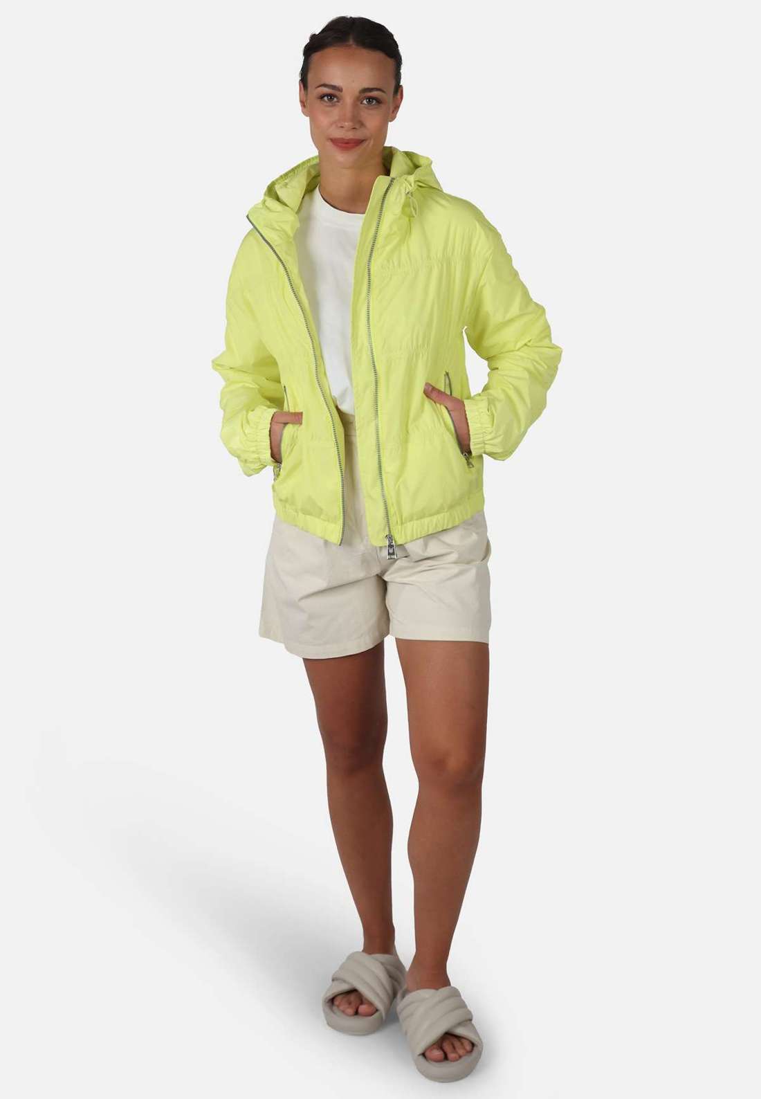 Ветровка современного дизайна. City Jacke, Angeschnittene Kapuze, Reißverschluß,