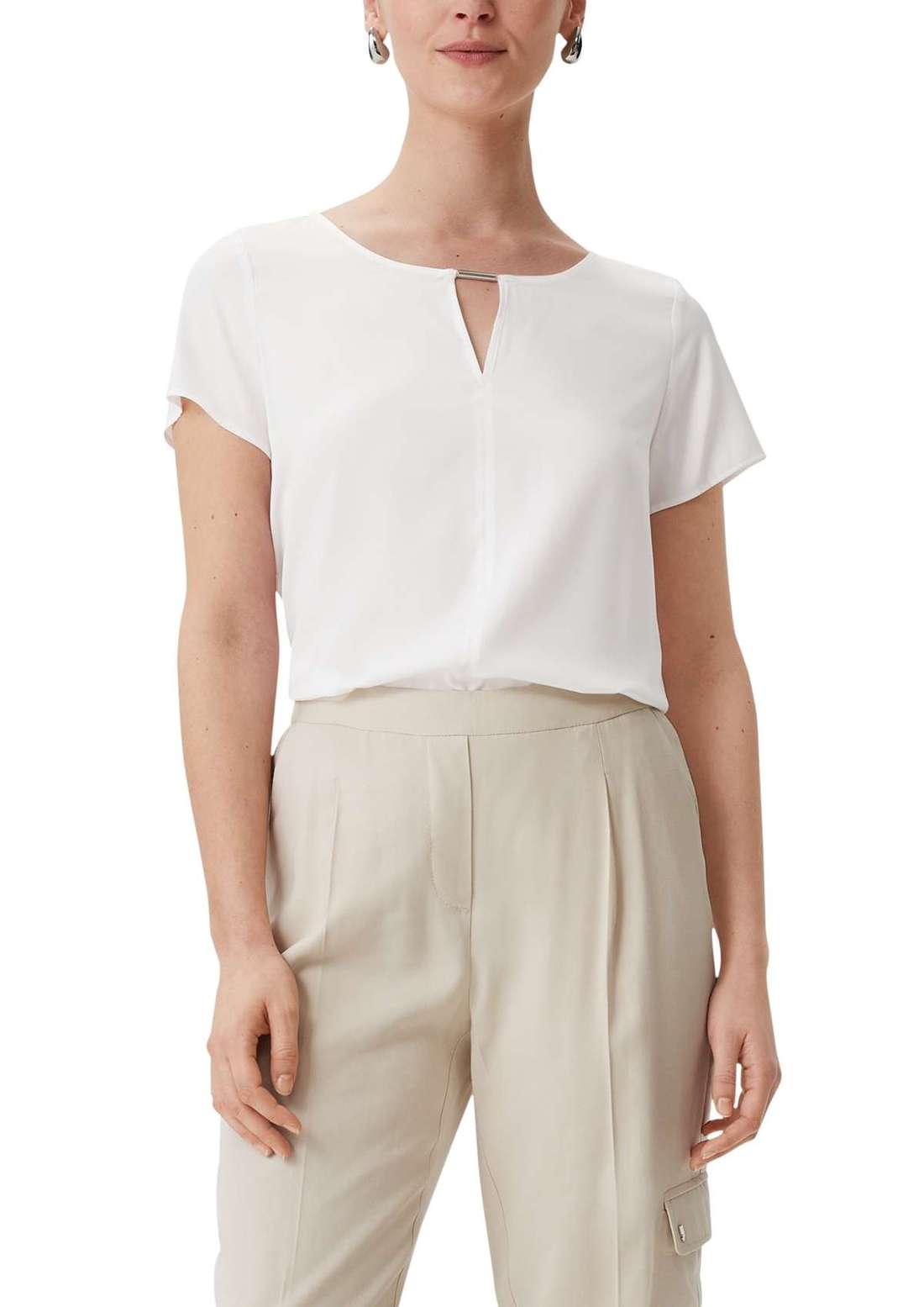 Атласная блузка с дополнительным V-образным вырезом