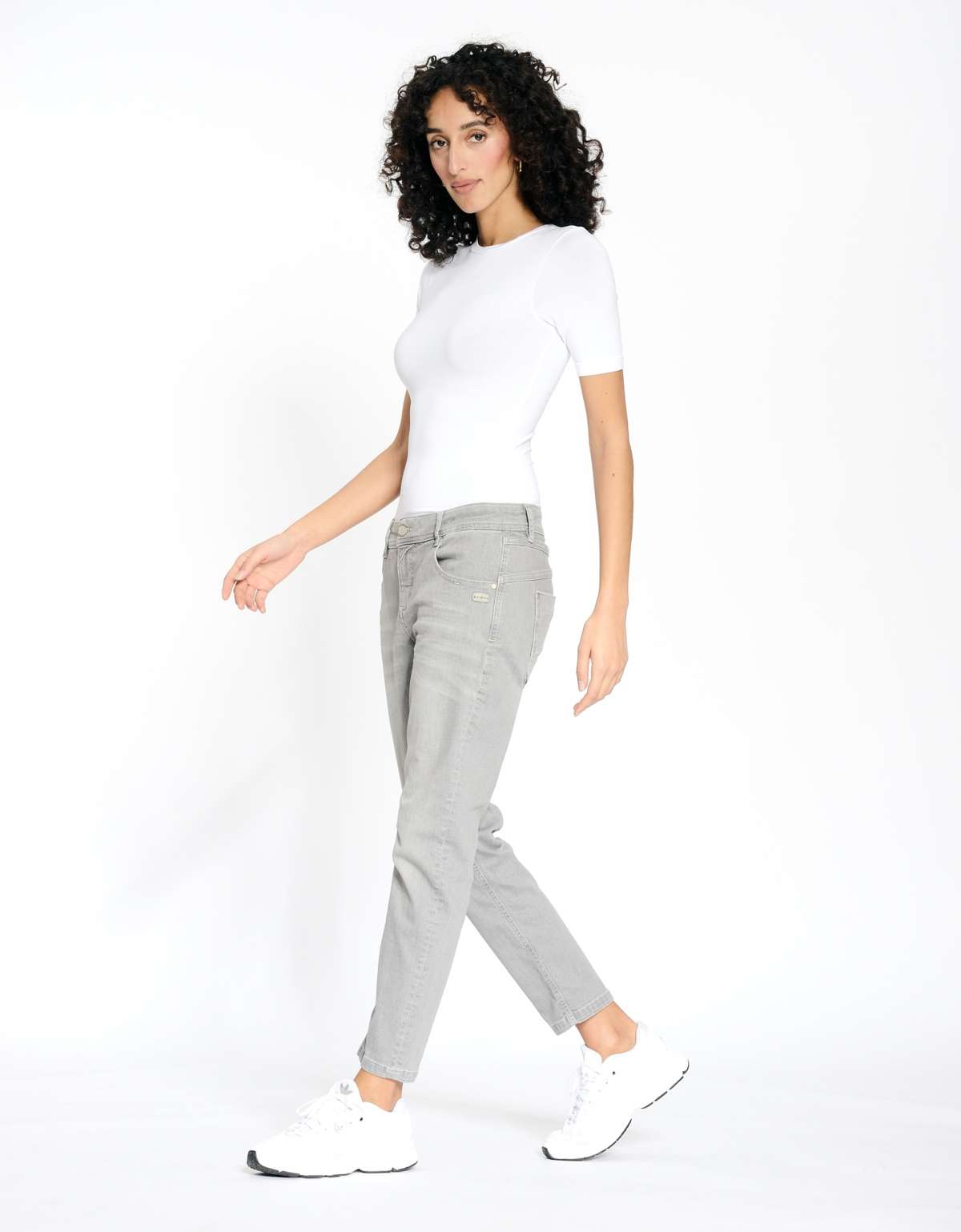 Джинсы свободного кроя с пятью карманами. 94AMELIE CROPPED