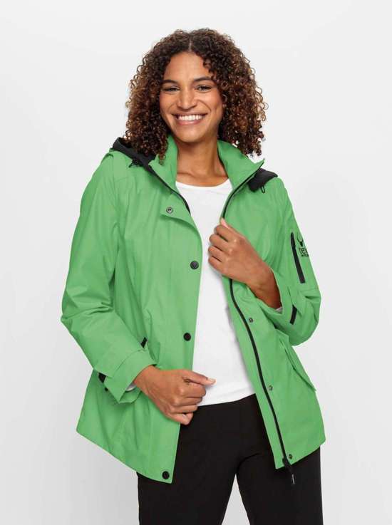 Функциональная куртка с капюшоном.