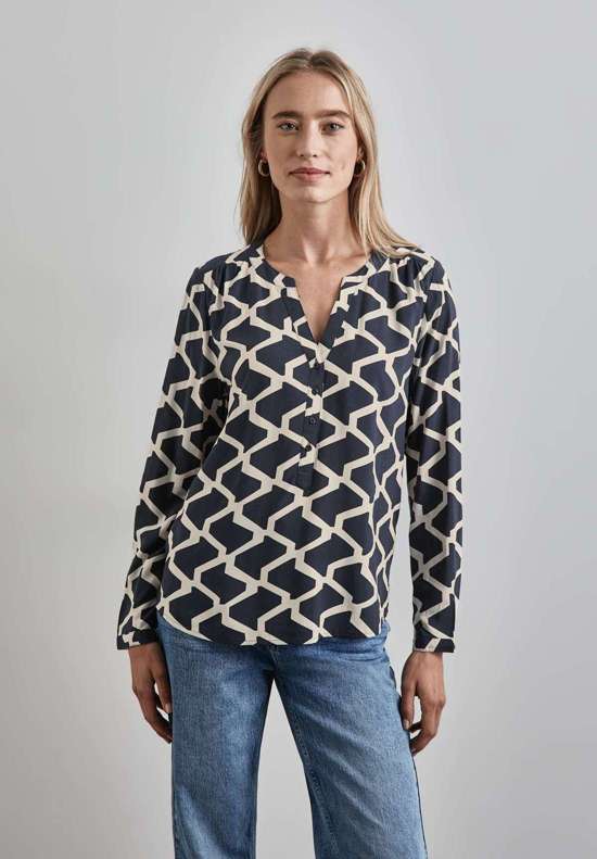 Блузка с длинными рукавами и круглым вырезом с разрезом