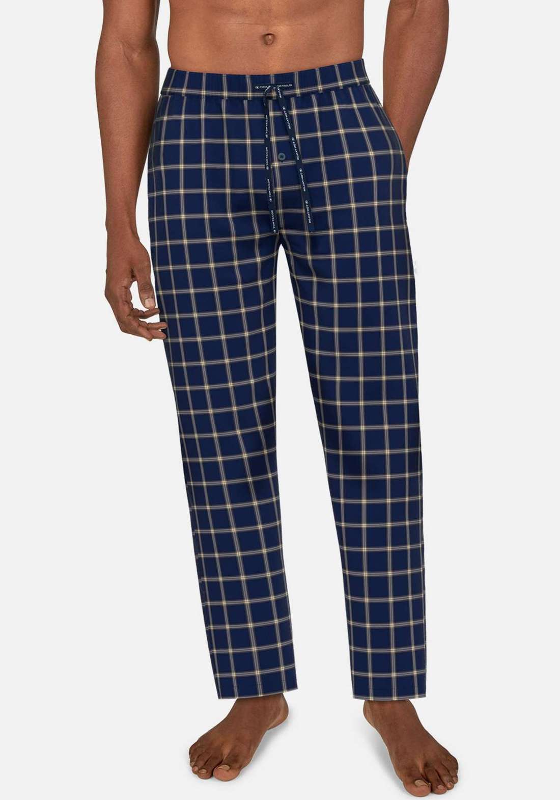 Пижамные брюки классического клетчатого дизайна.