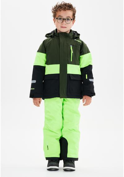 Лыжная куртка с ветрозащитной и водонепроницаемой мембраной из ТПУ.