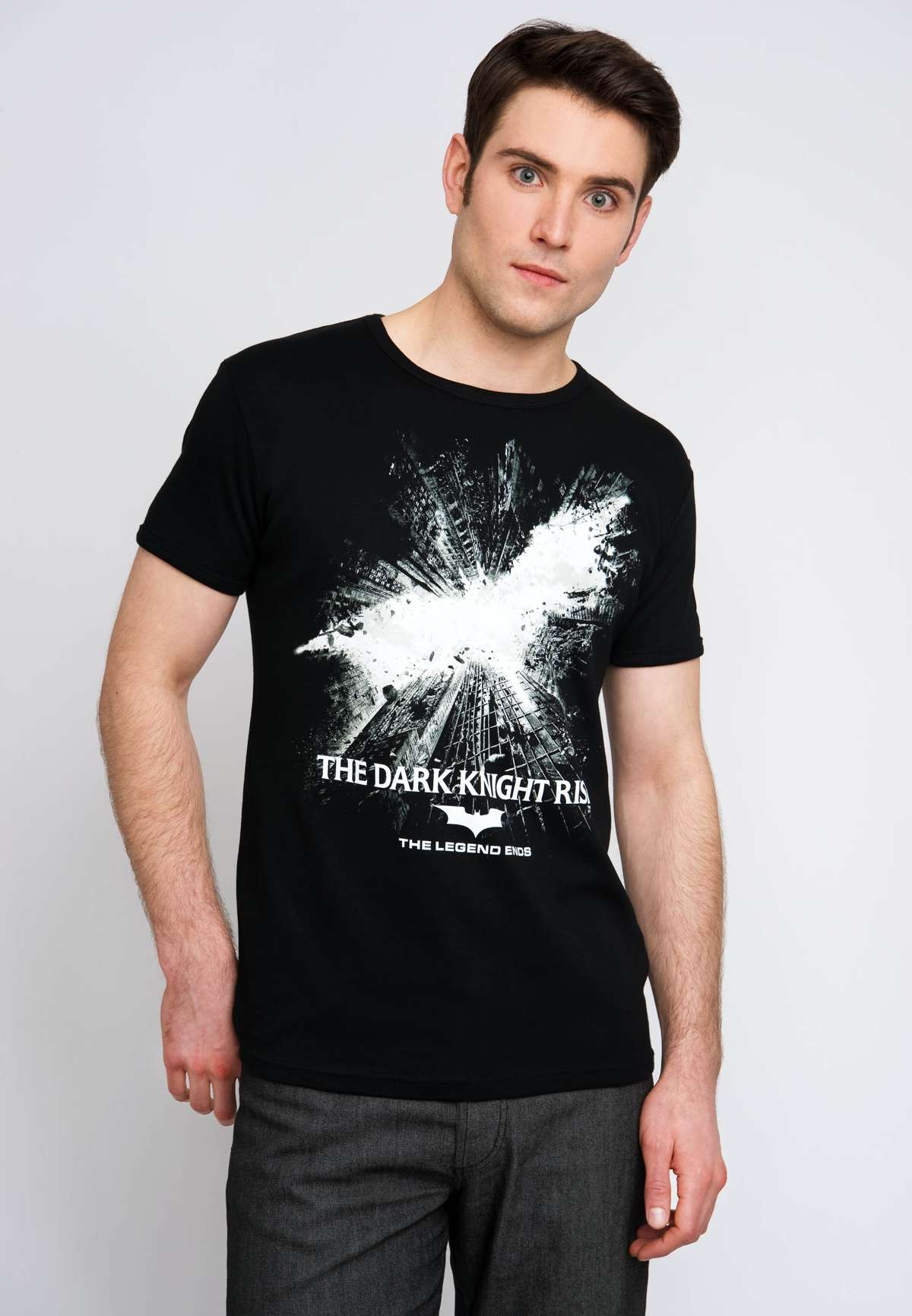 Футболка с великолепным логотипом Бэтмена. Batman The Dark Knight Rises
