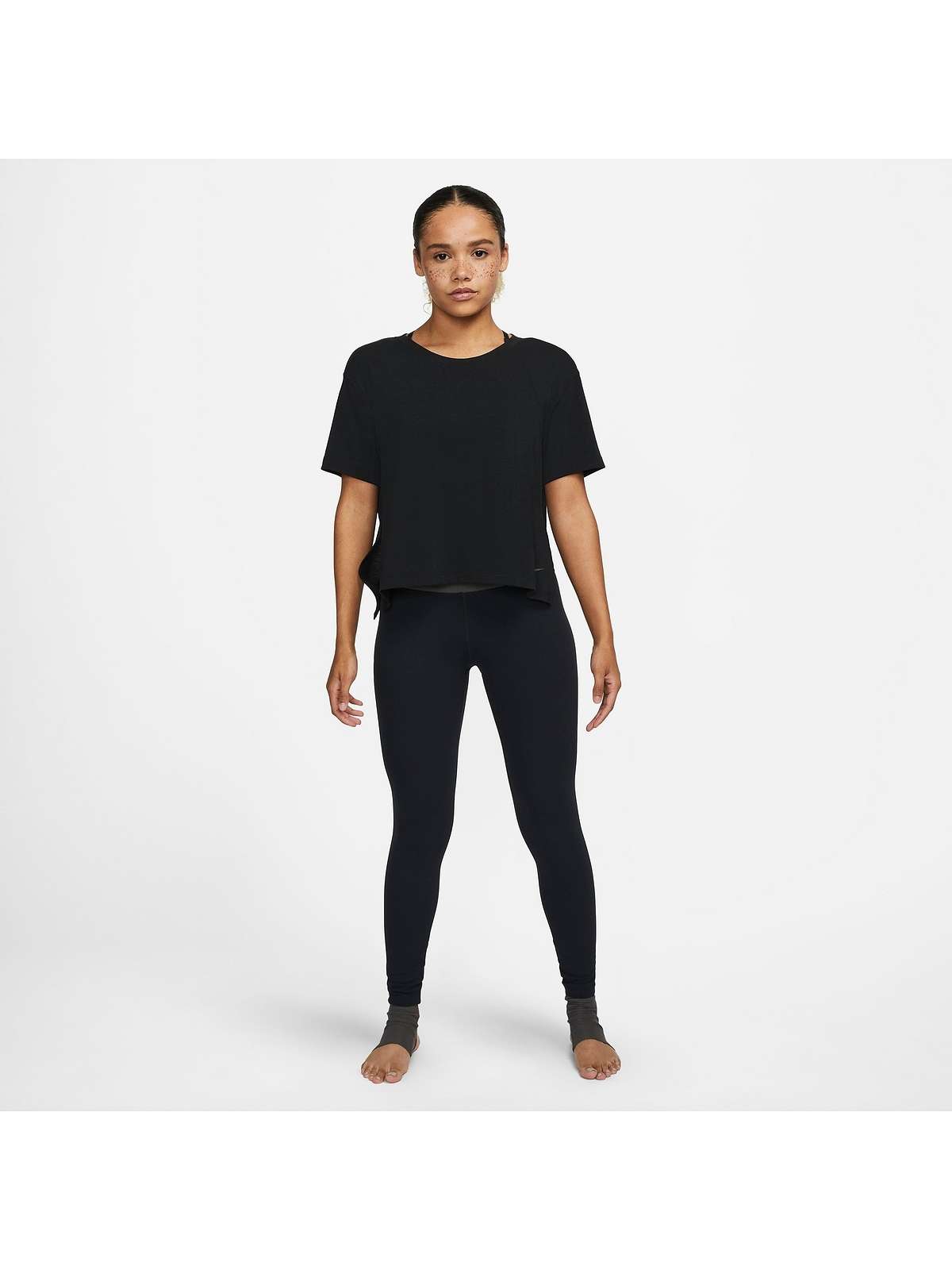 Футболка с технологией Dri-FIT отводит пот с кожи. Gro?e Gro?en